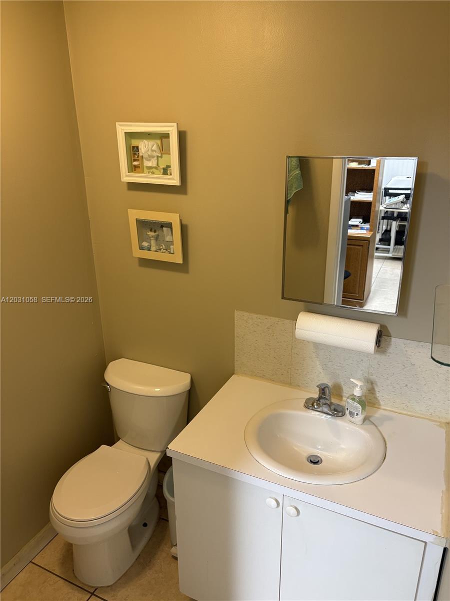 1750 W 39th Place