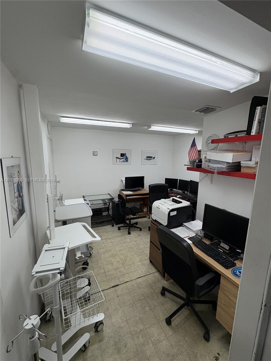1750 W 39th Place