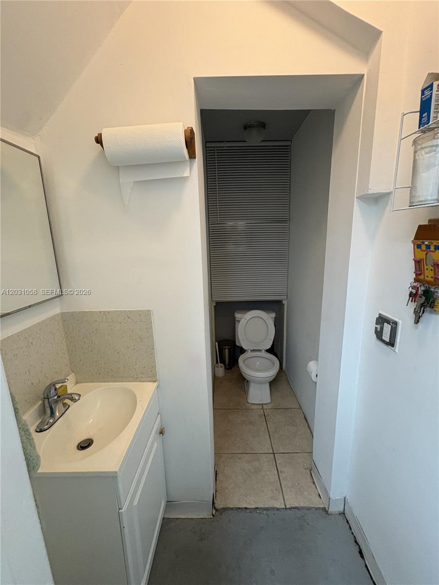 1750 W 39th Place