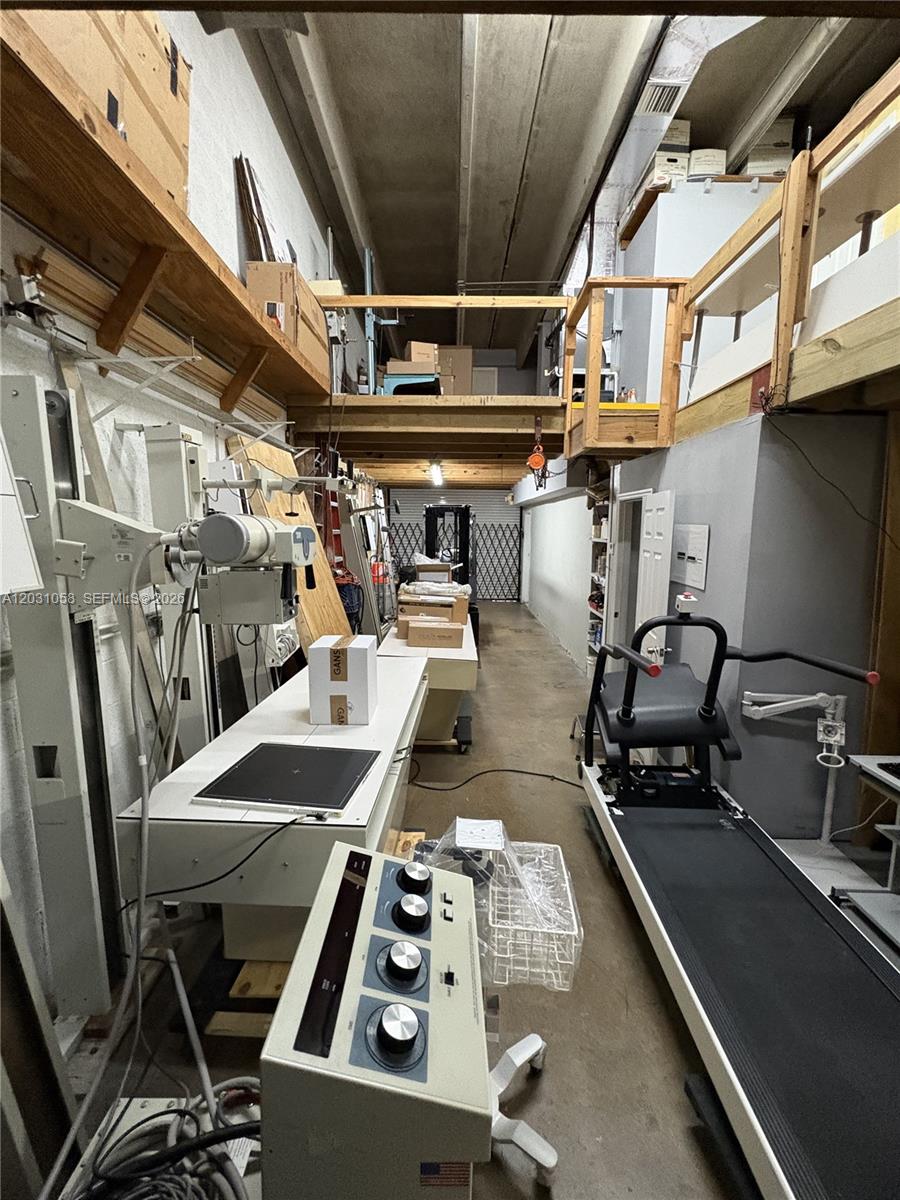 1750 W 39th Place