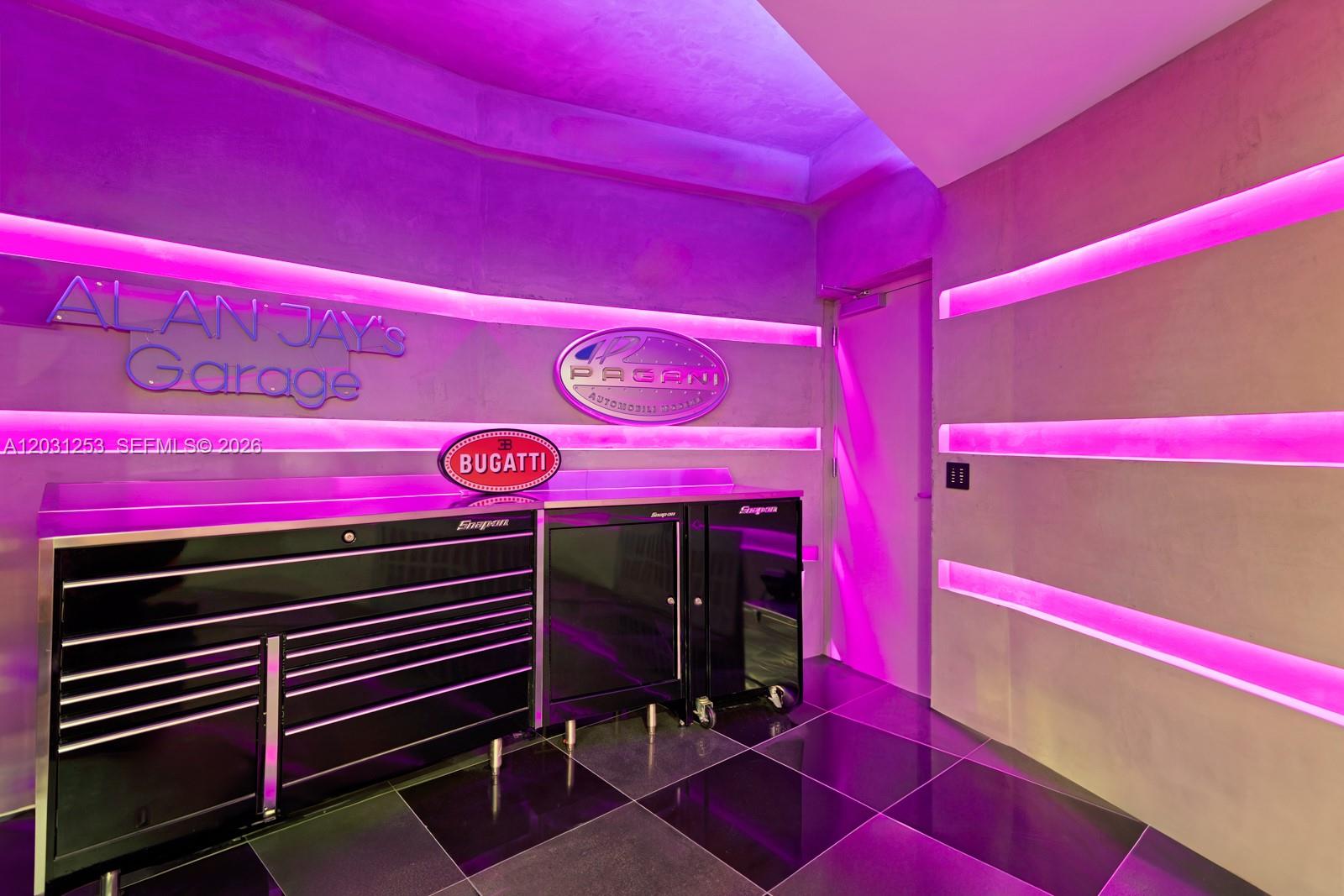 18555 Collins Avenue