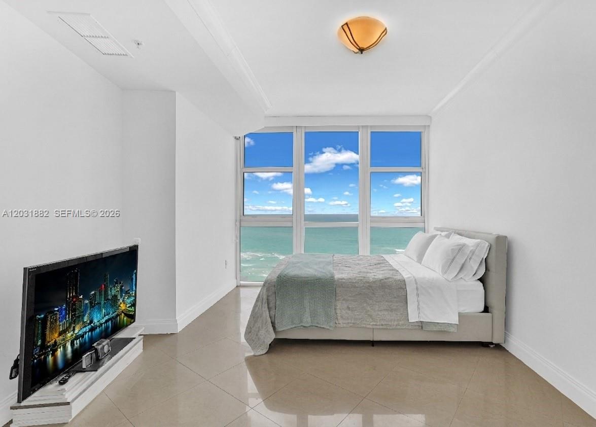 18201 Collins Avenue