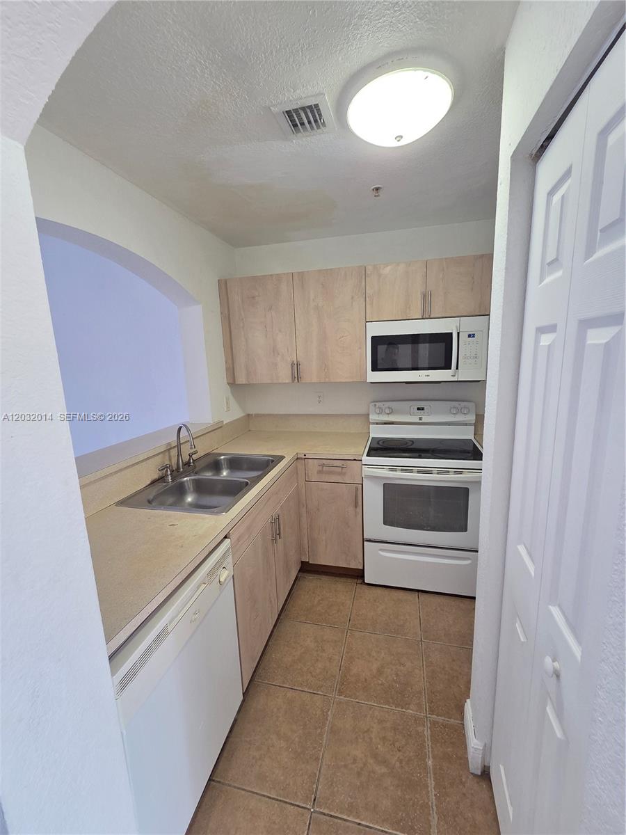 7989 NW 8th Street
