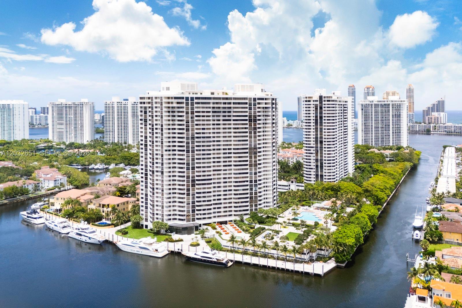 1000 W Island Boulevard