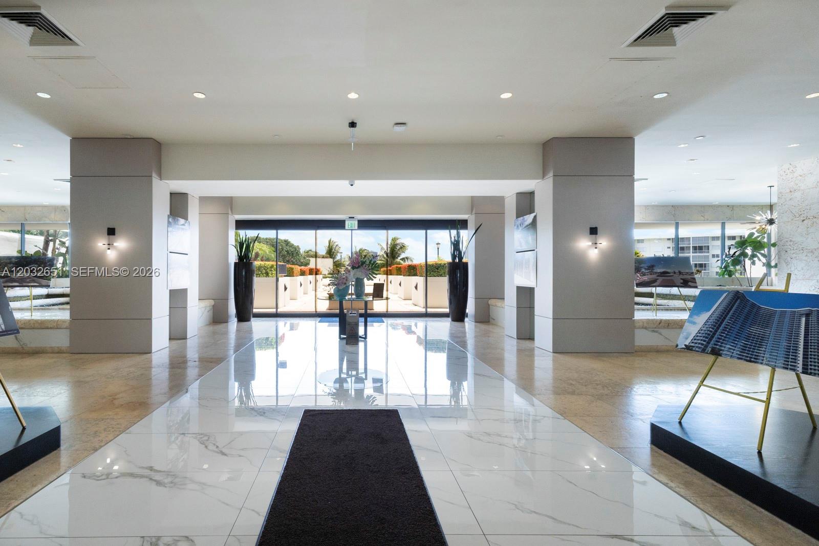 1000 W Island Boulevard