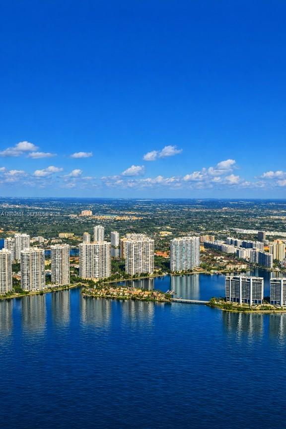 1000 W Island Boulevard
