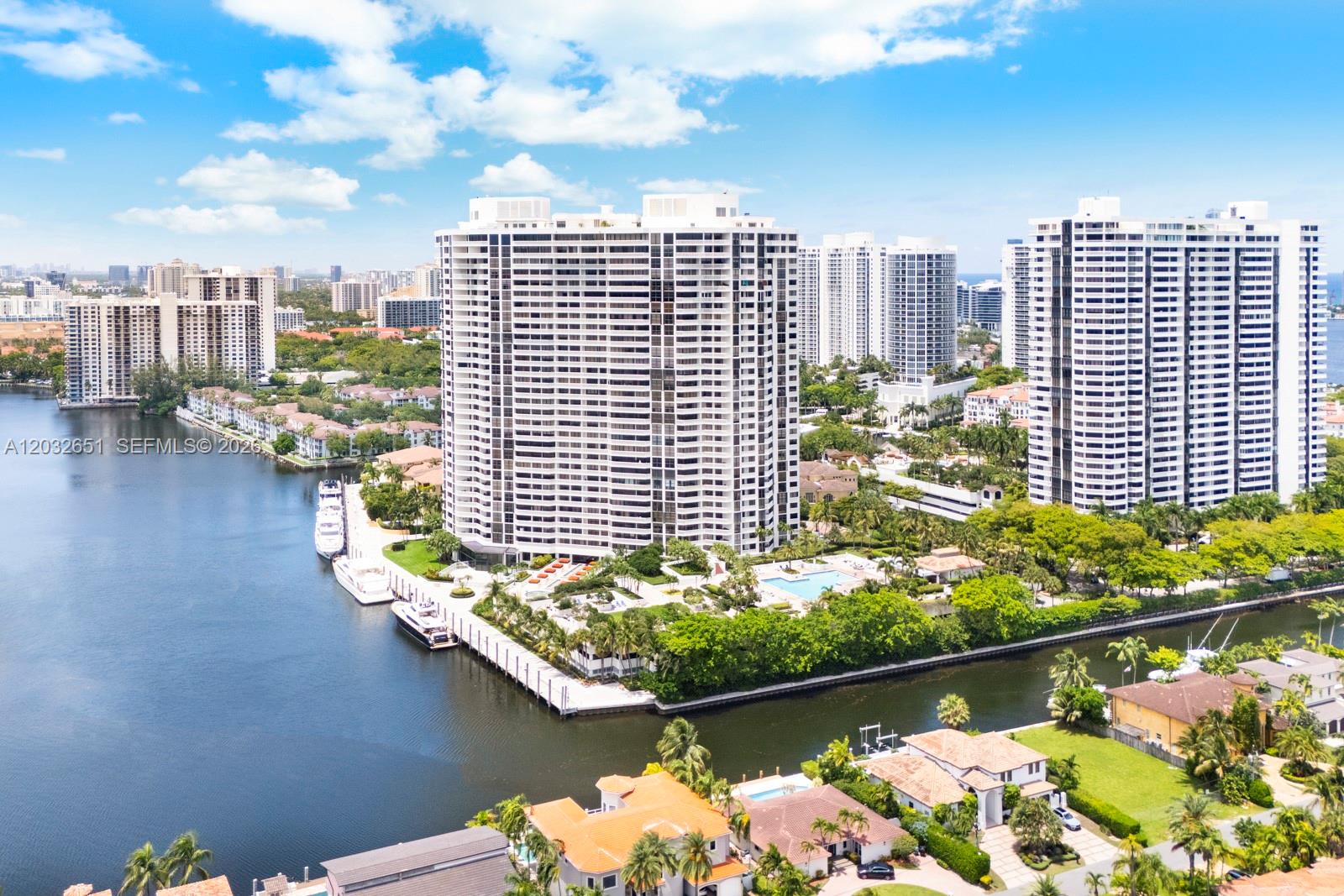 1000 W Island Boulevard