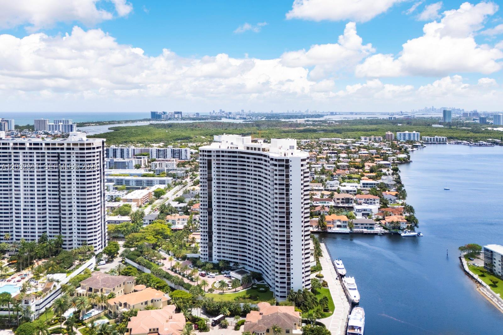 1000 W Island Boulevard