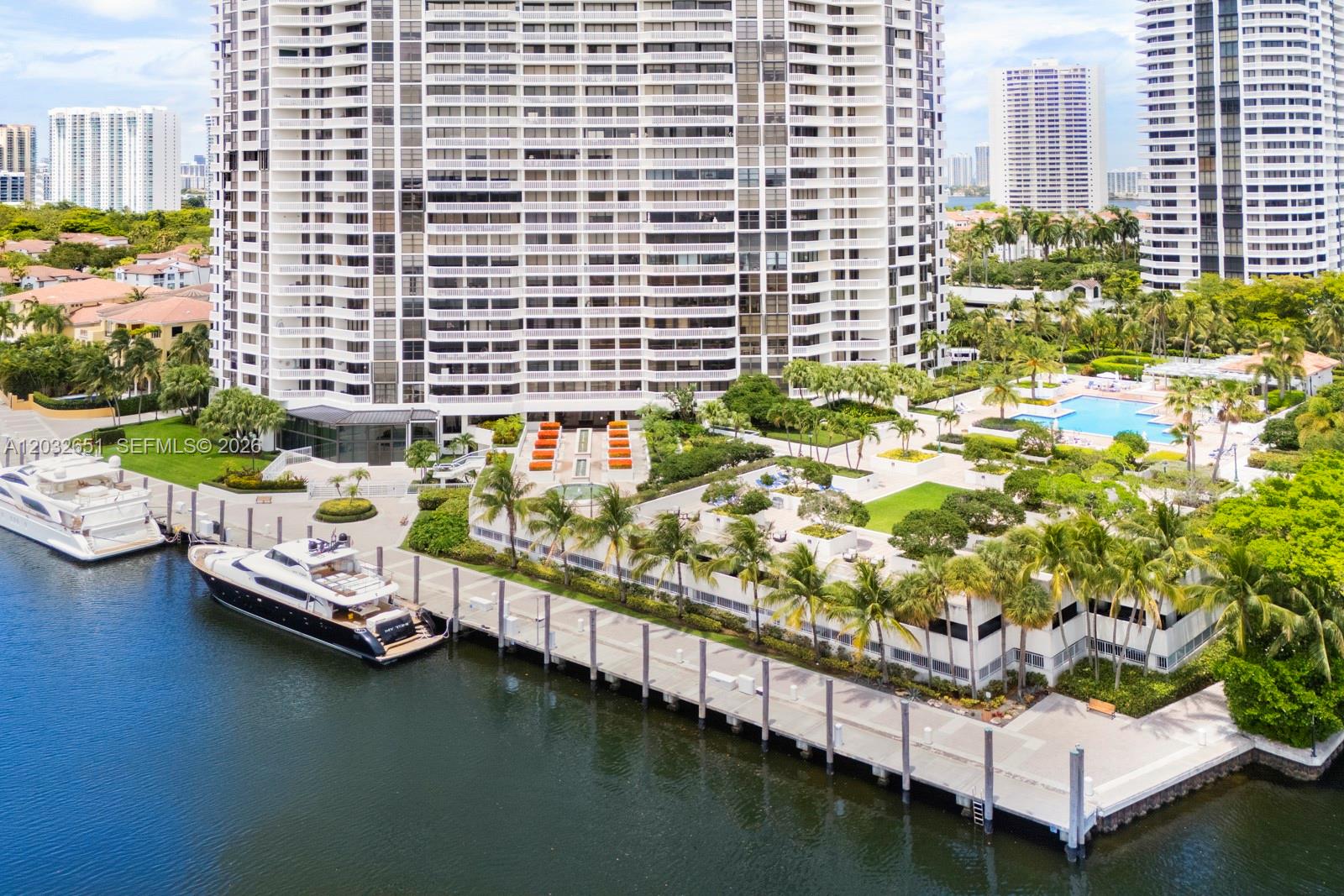 1000 W Island Boulevard