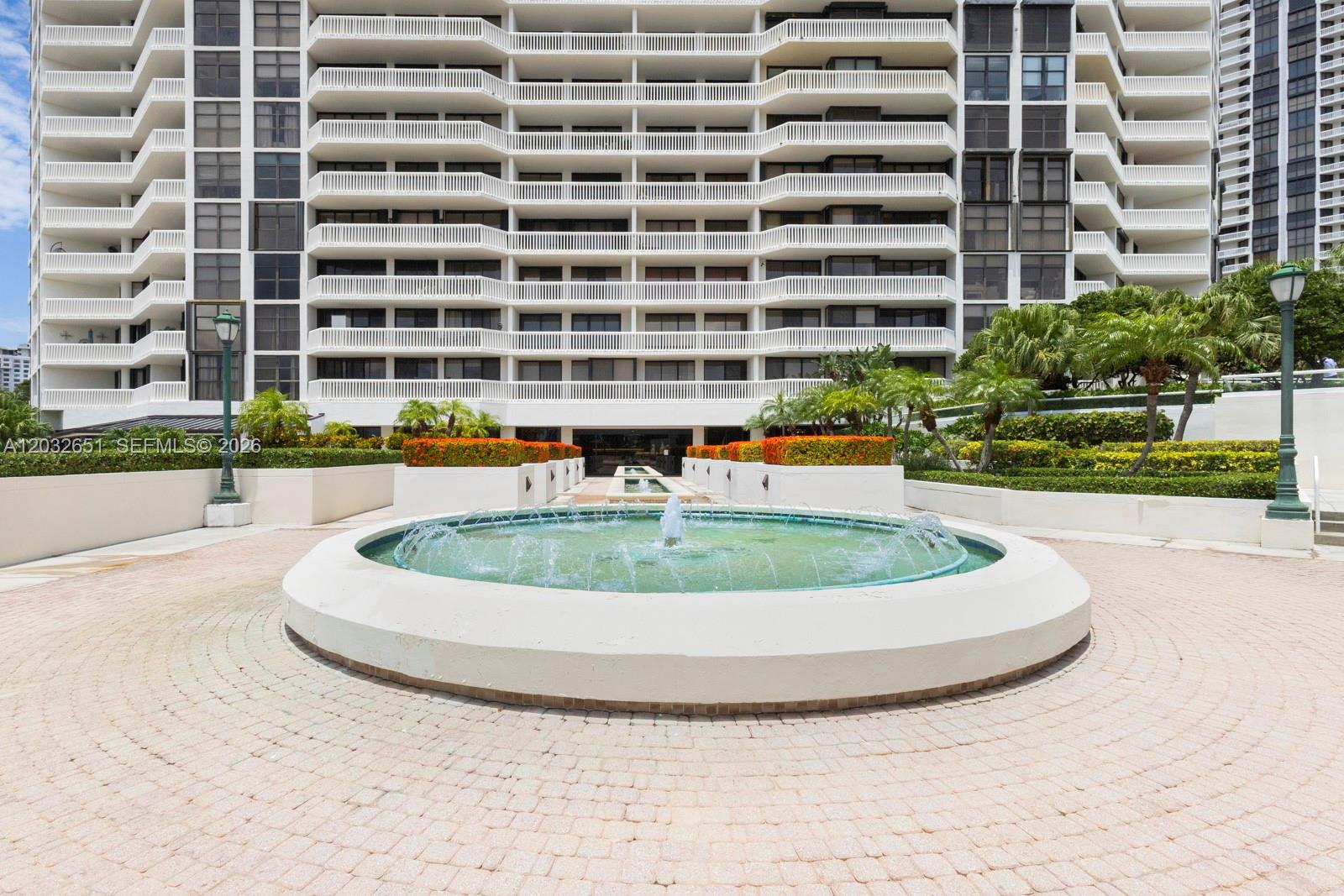 1000 W Island Boulevard