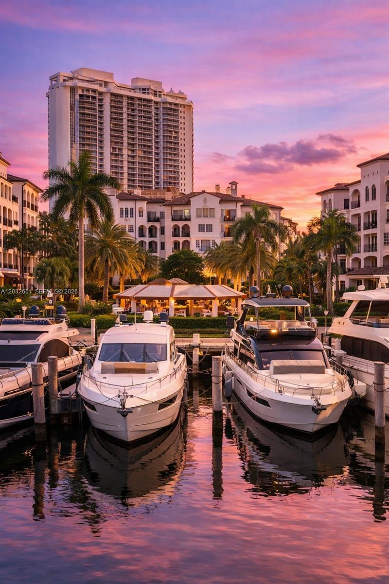 1000 W Island Boulevard