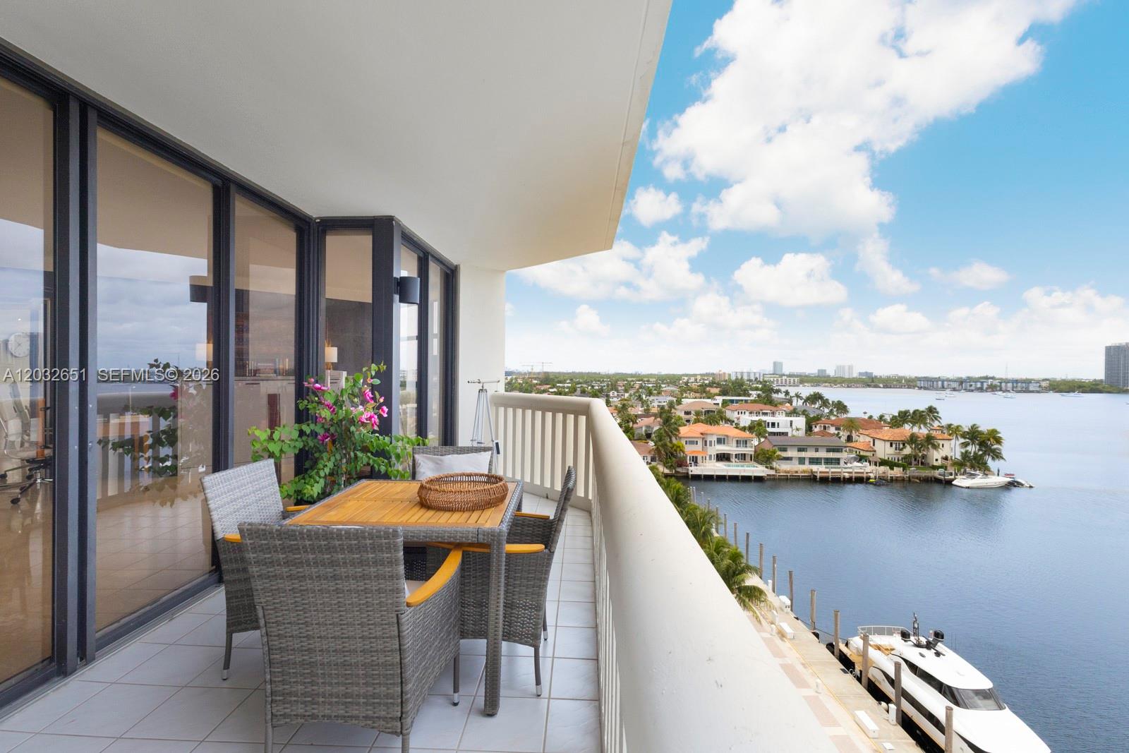 1000 W Island Boulevard