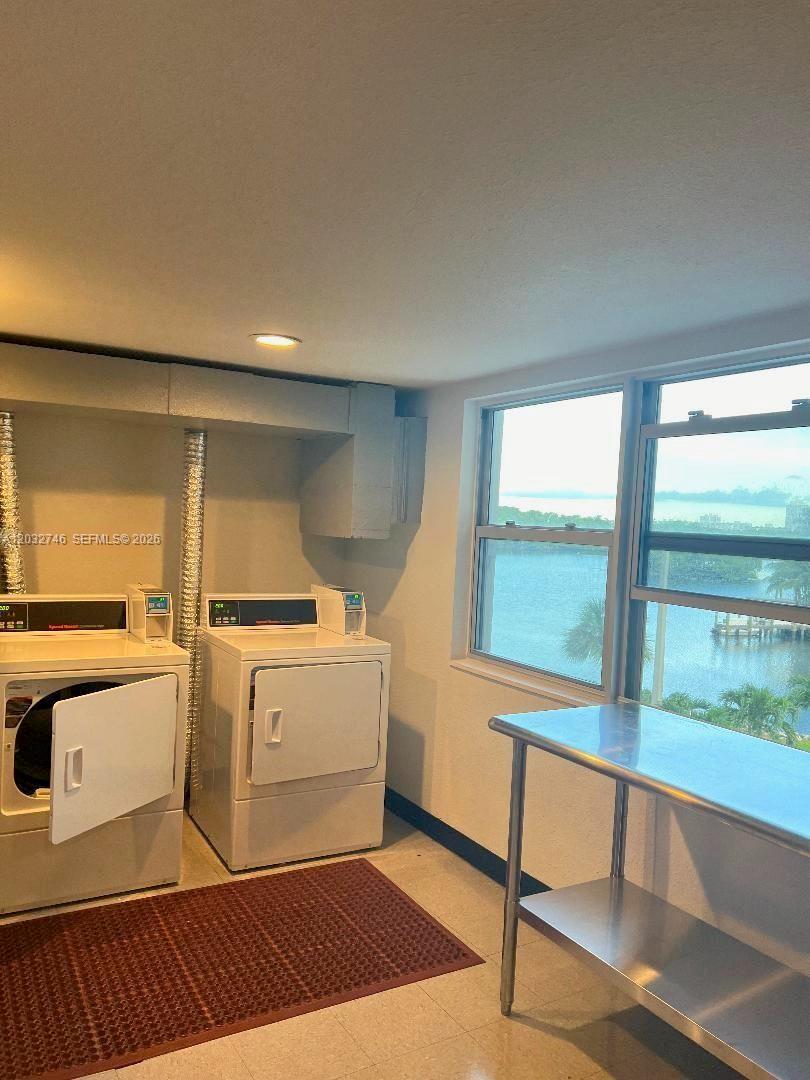 400 Kings Point Drive