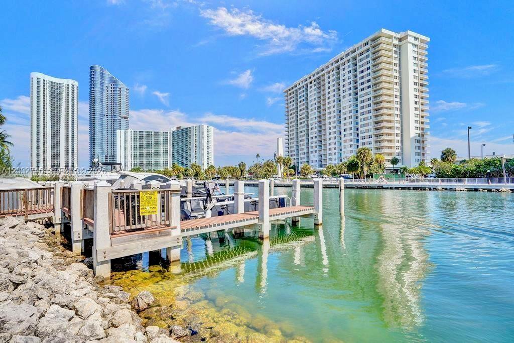 400 Kings Point Drive