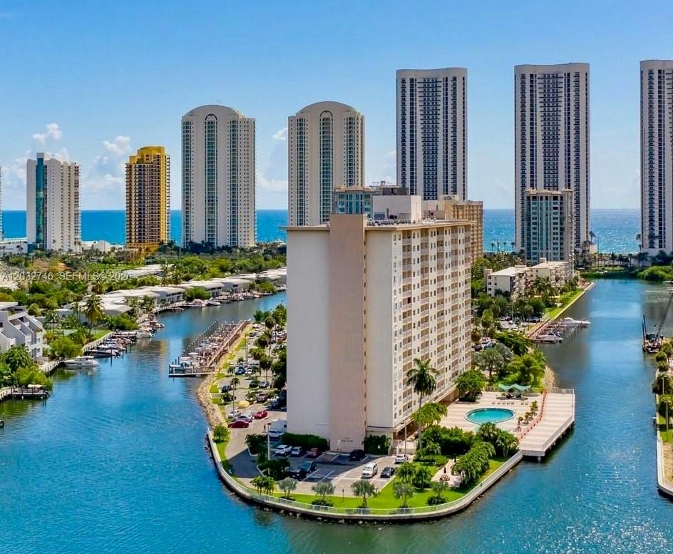 400 Kings Point Drive