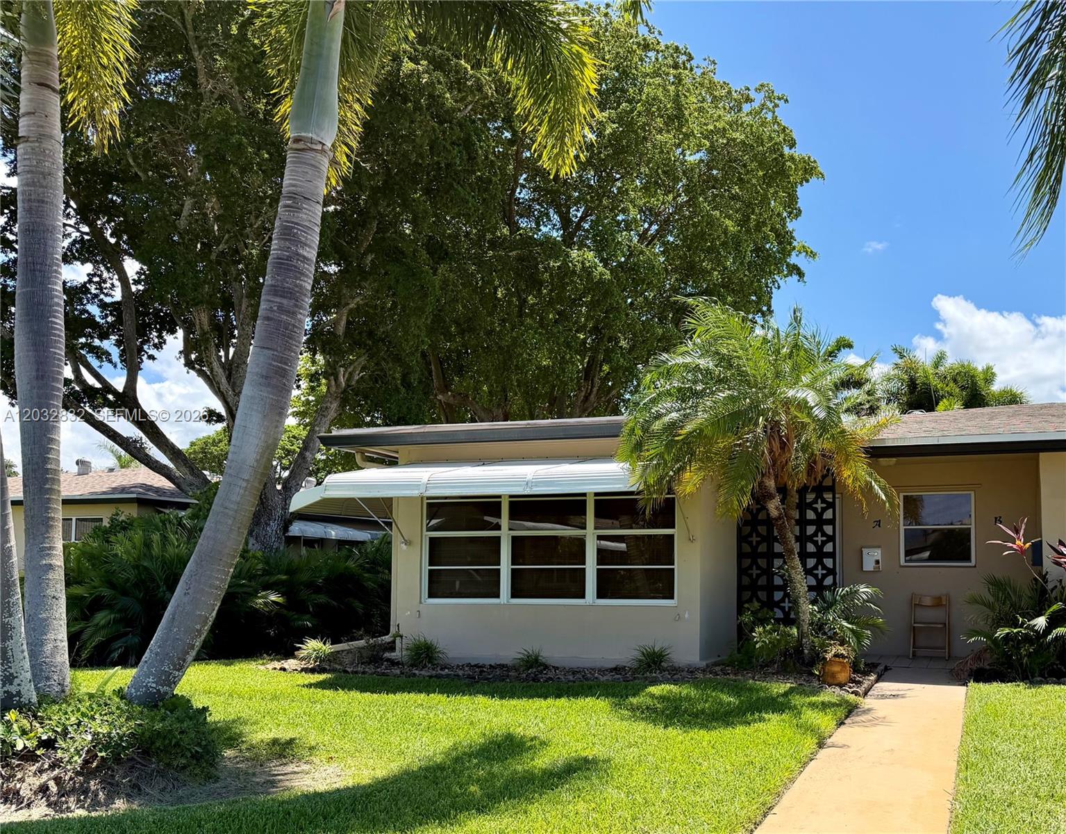 1042 North Drive