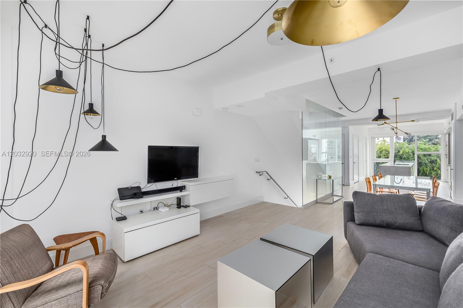 455 NE 39th Street