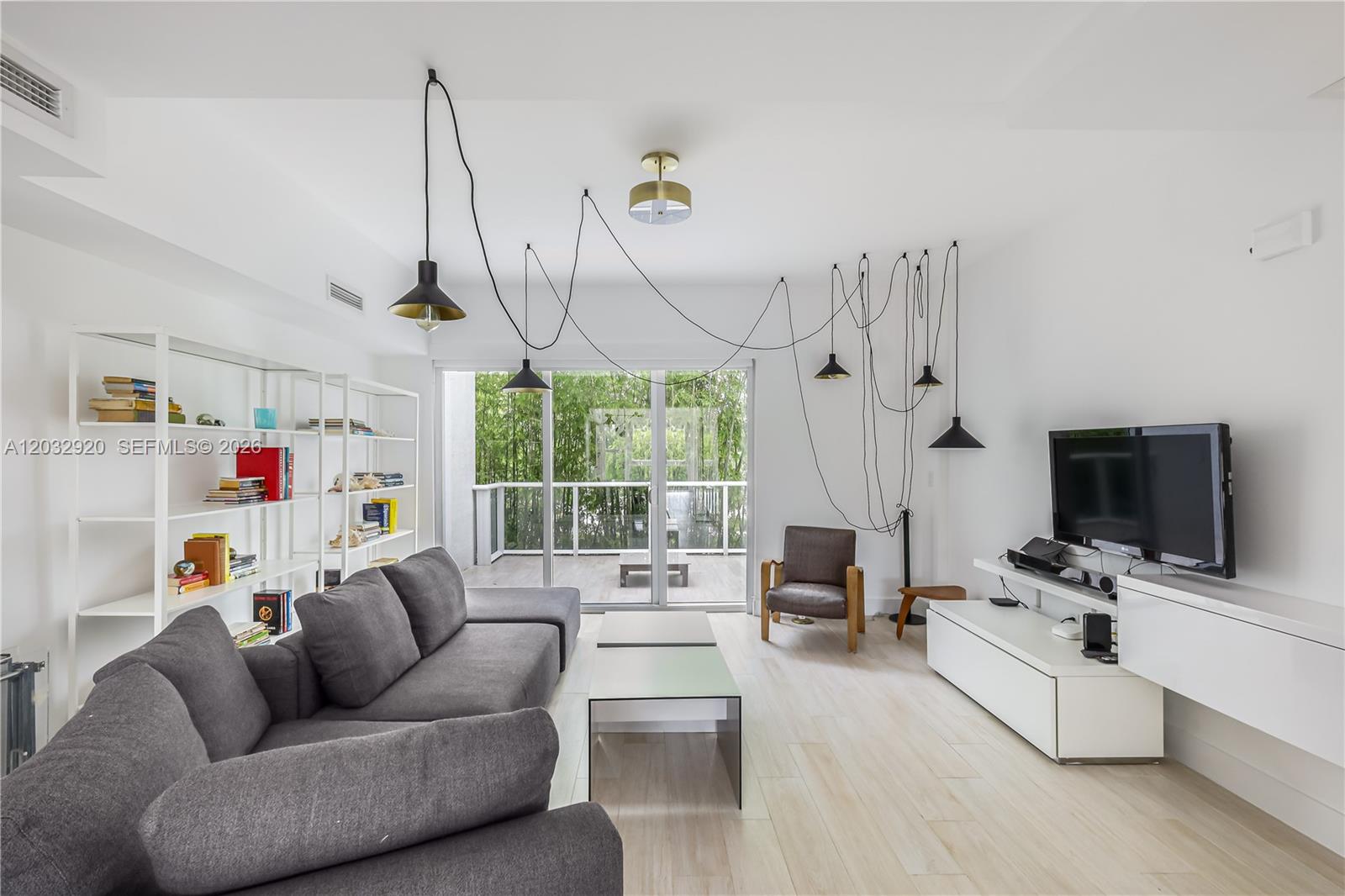 455 NE 39th Street