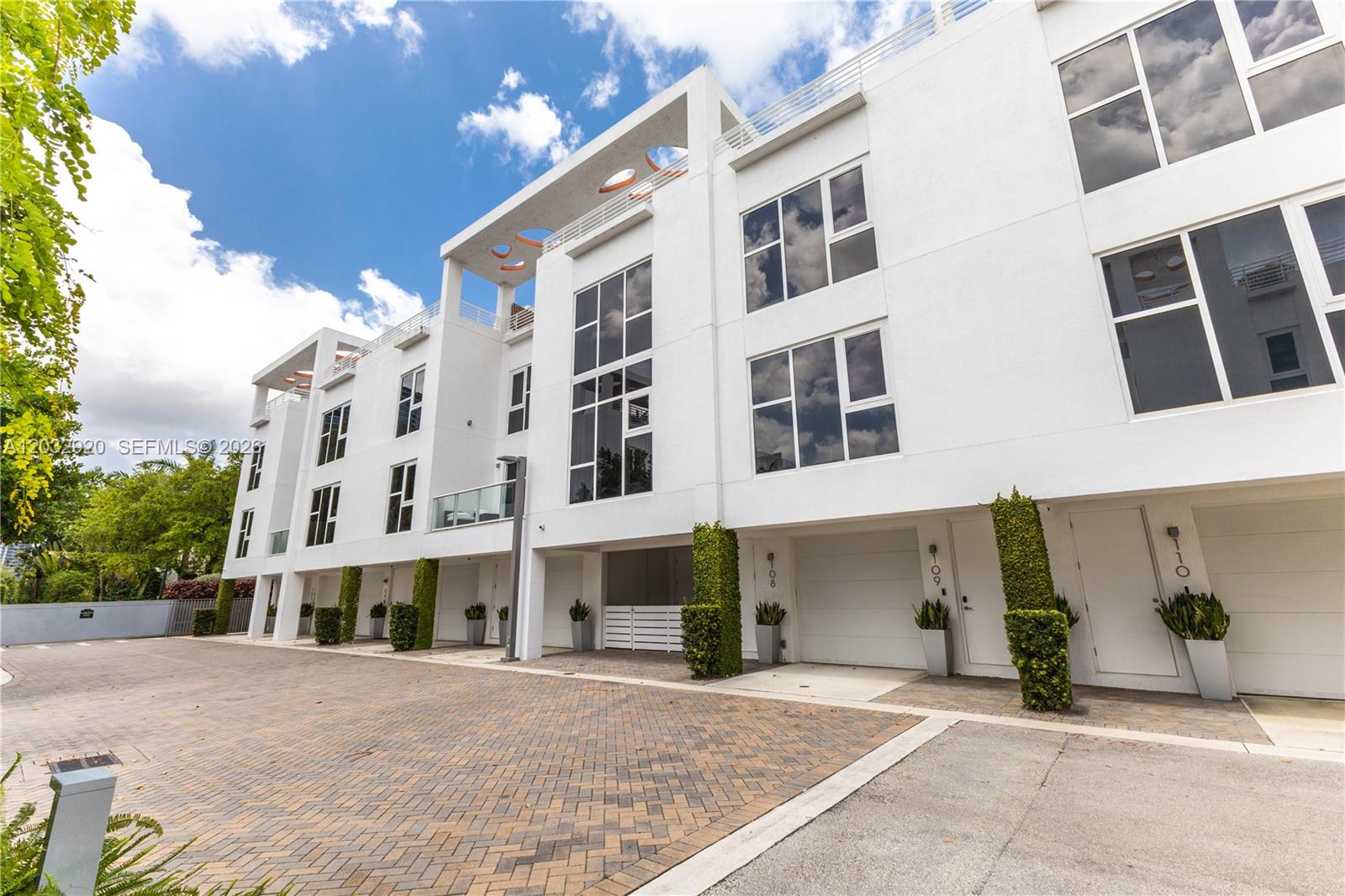 455 NE 39th Street
