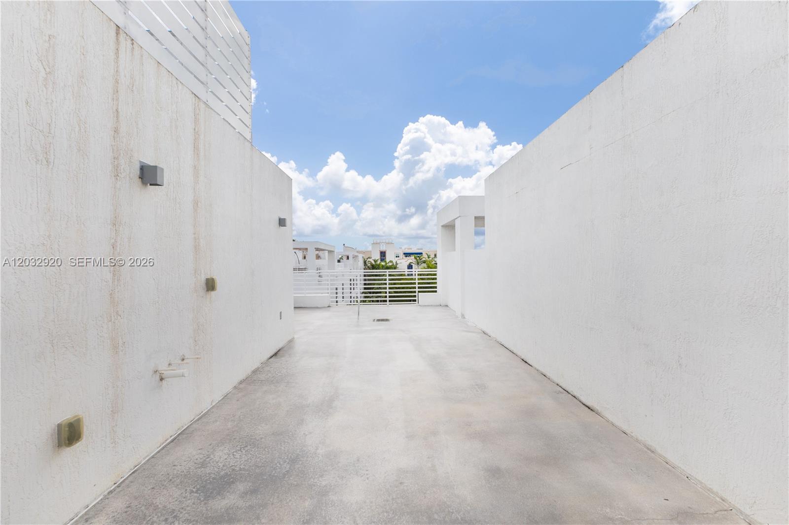 455 NE 39th Street