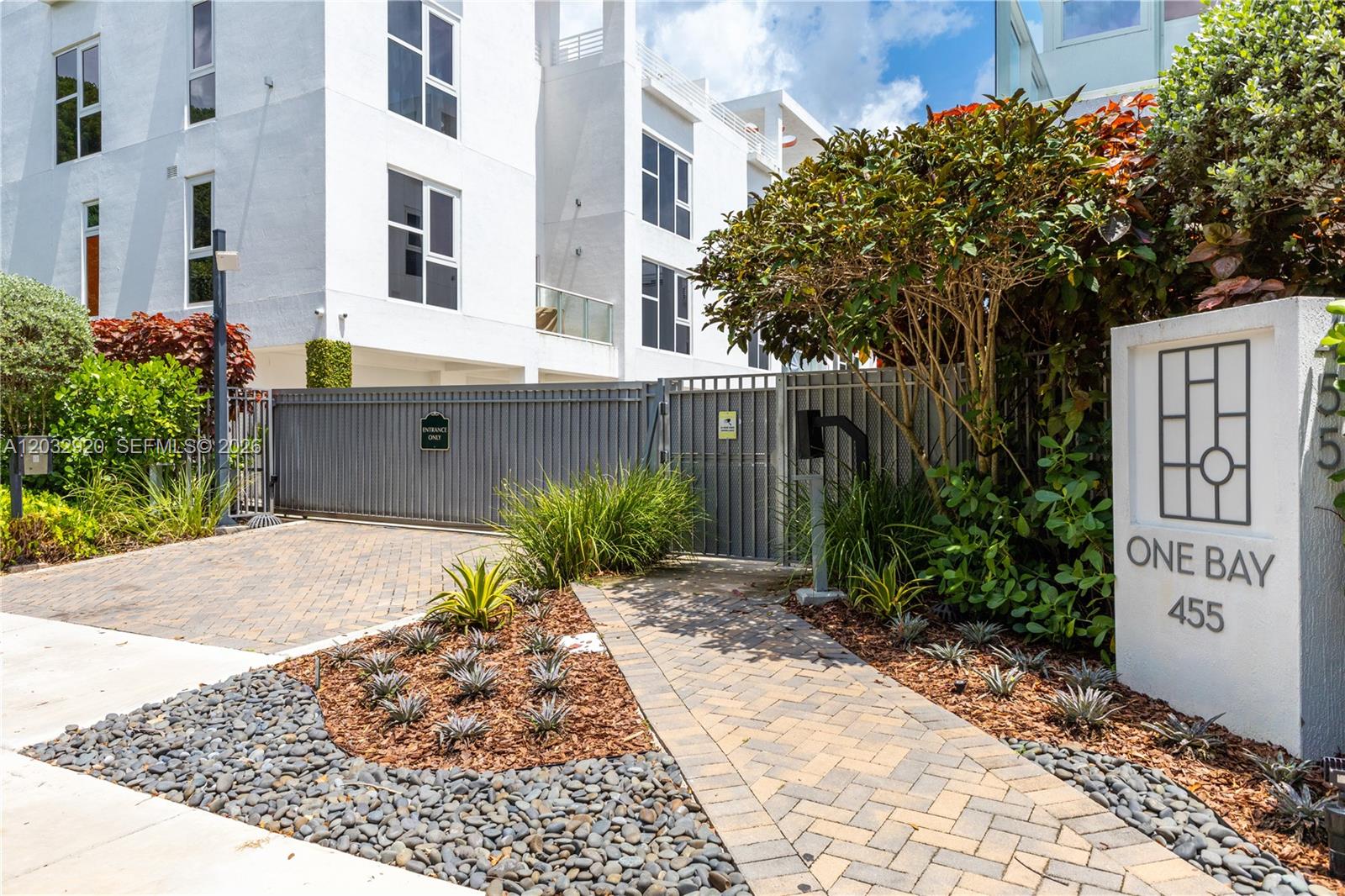 455 NE 39th Street