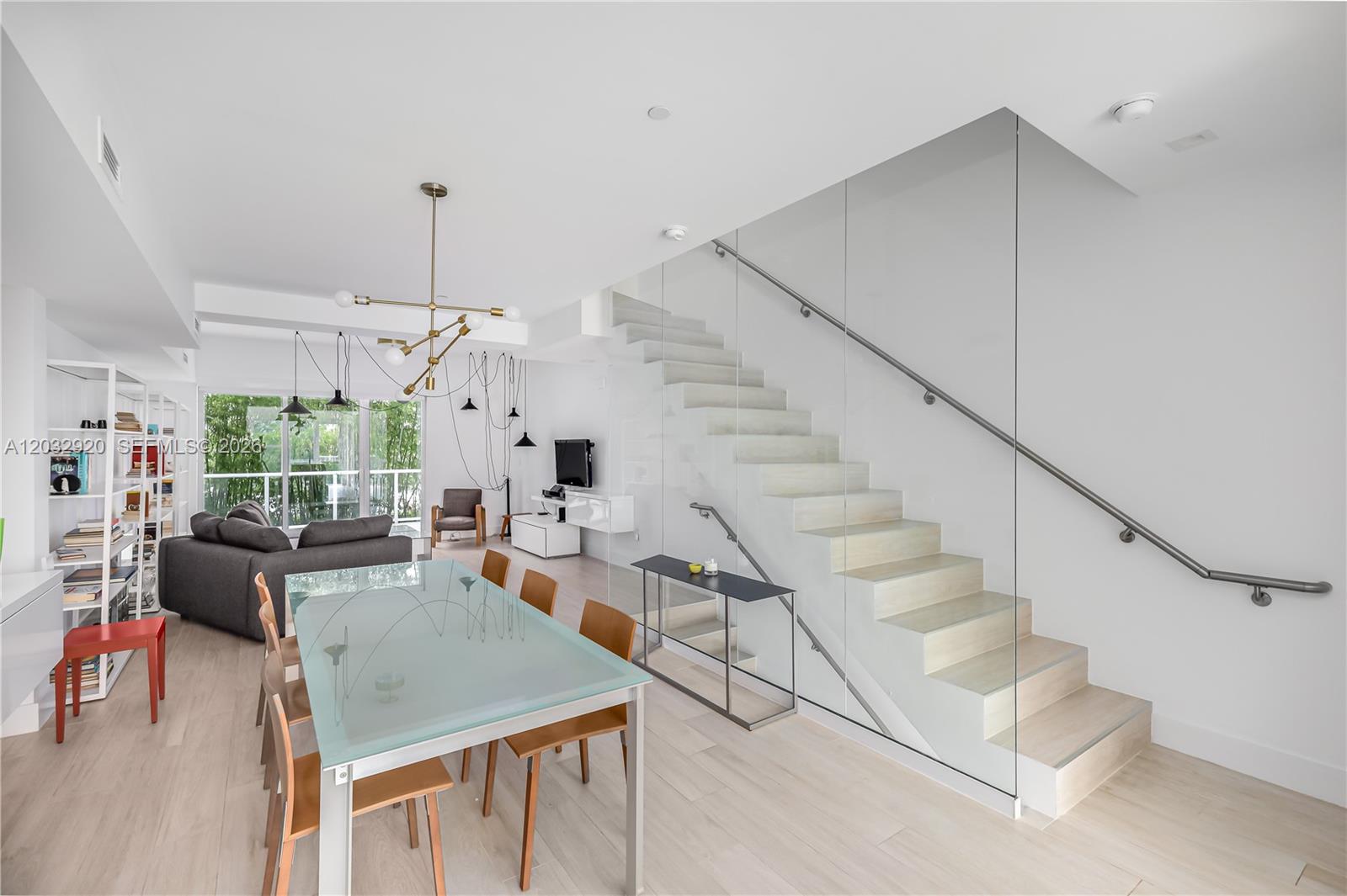 455 NE 39th Street