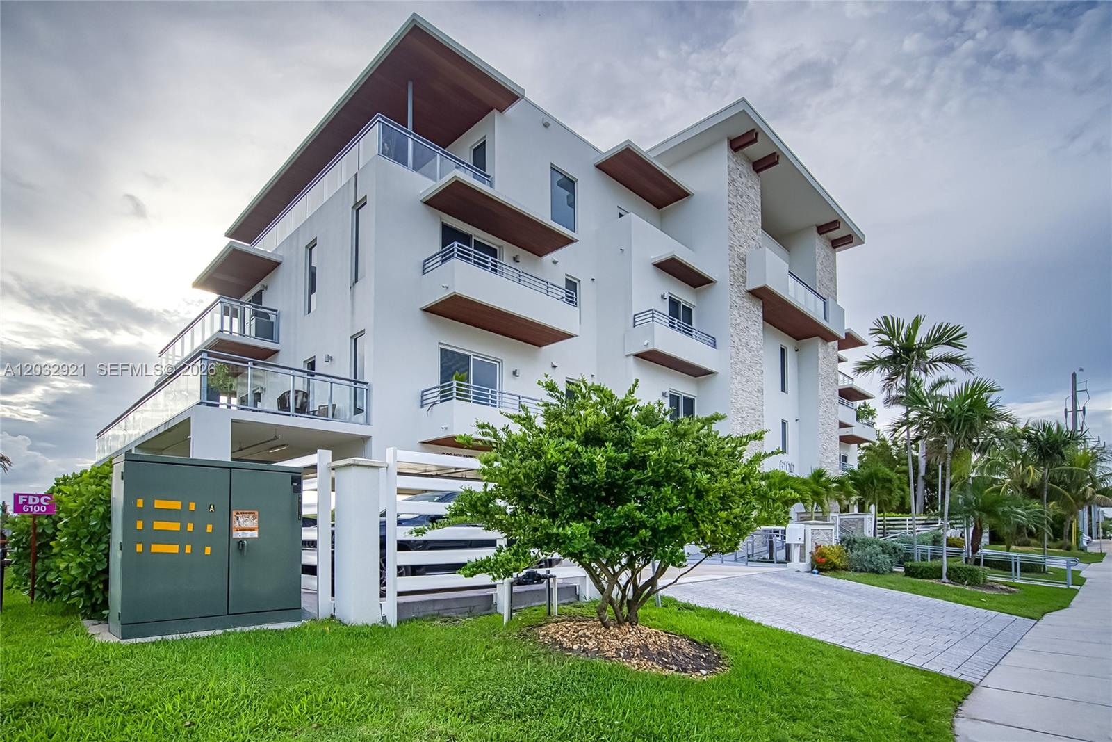 6100 N Ocean Drive