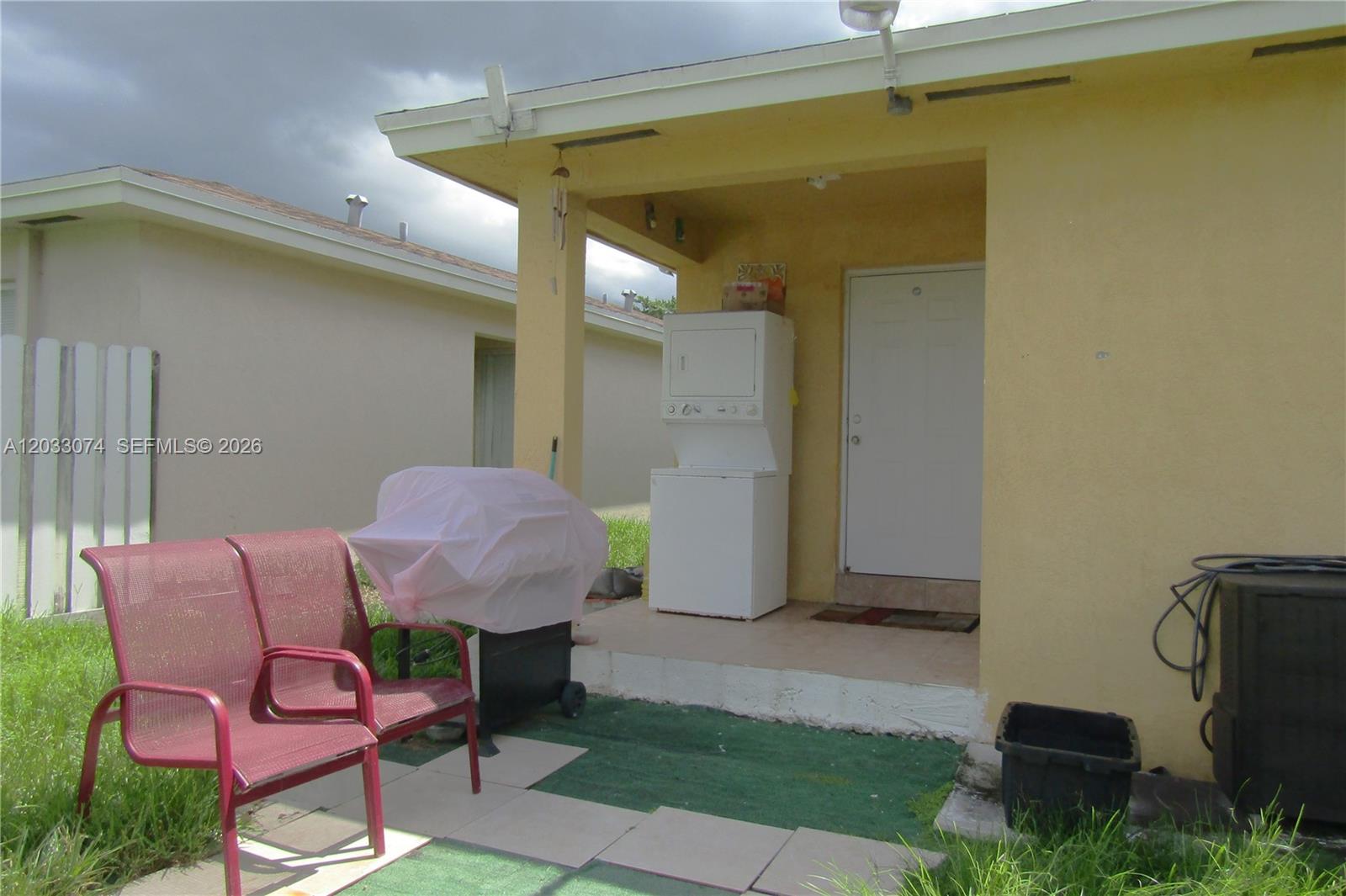 942 SW 8th Place
