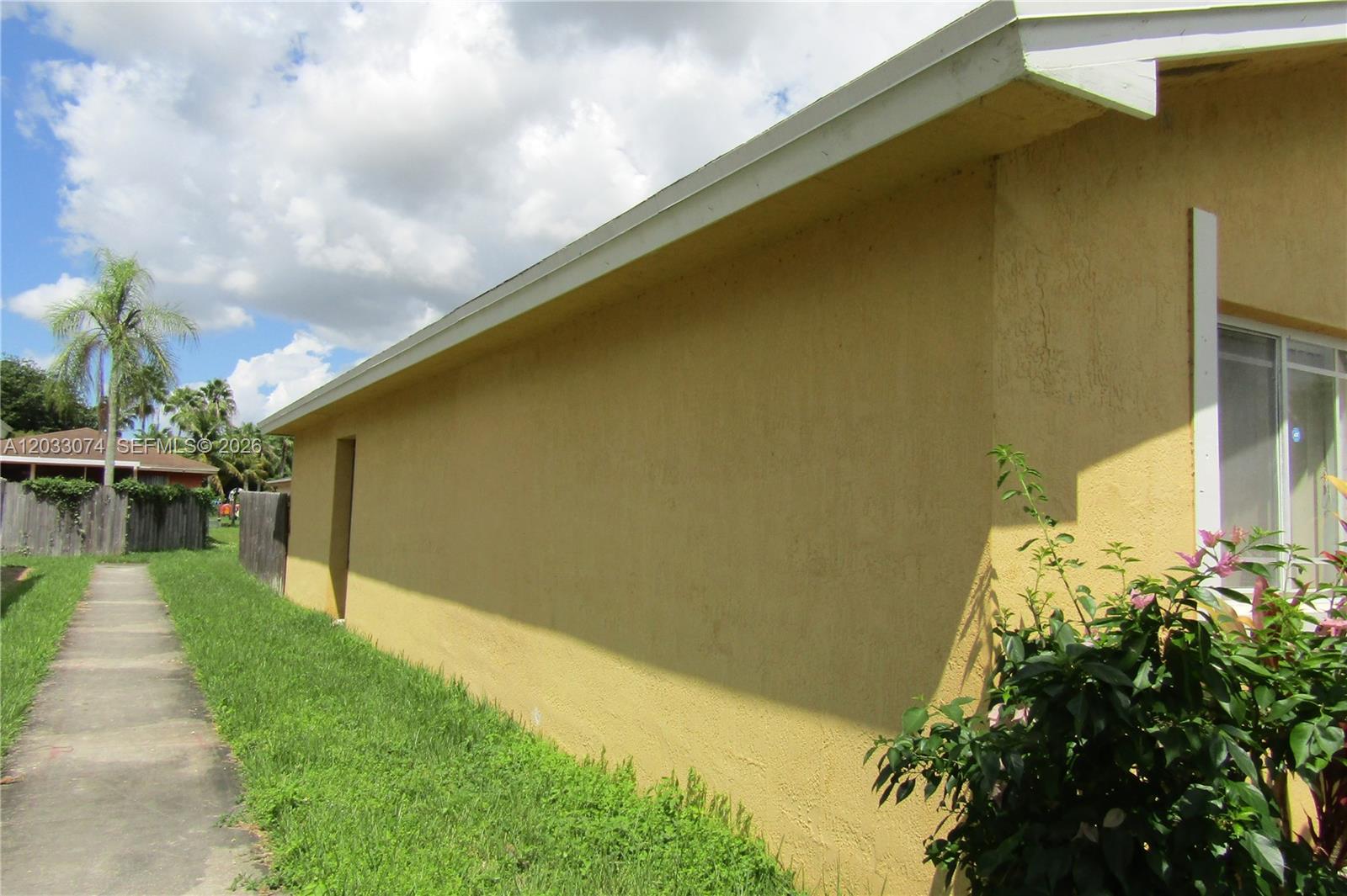 942 SW 8th Place