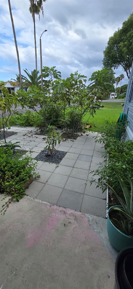 100 SE 6th Avenue