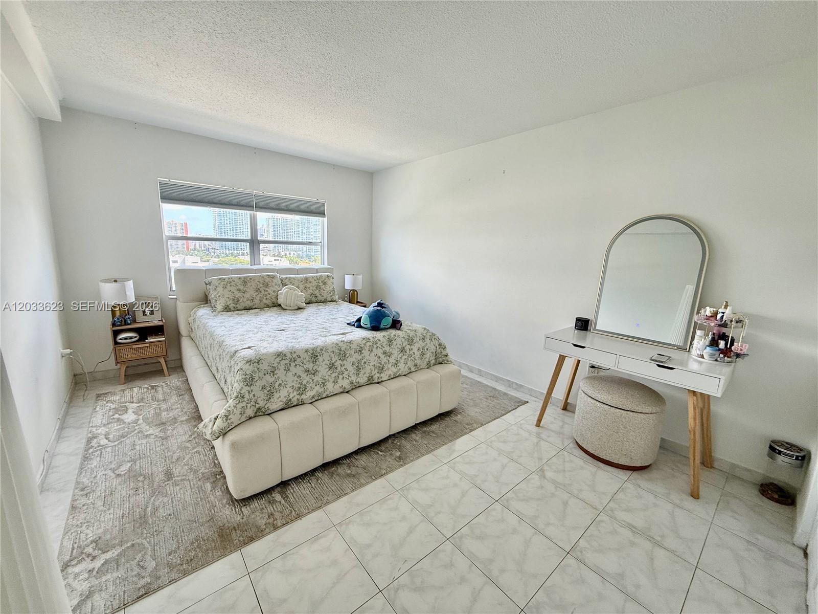 400 Kings Point Drive