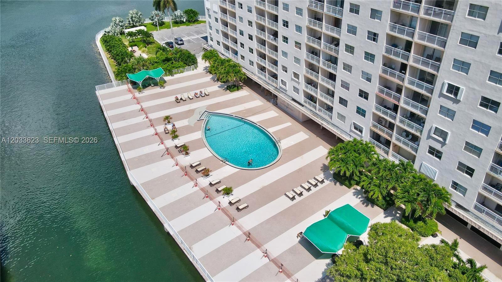 400 Kings Point Drive