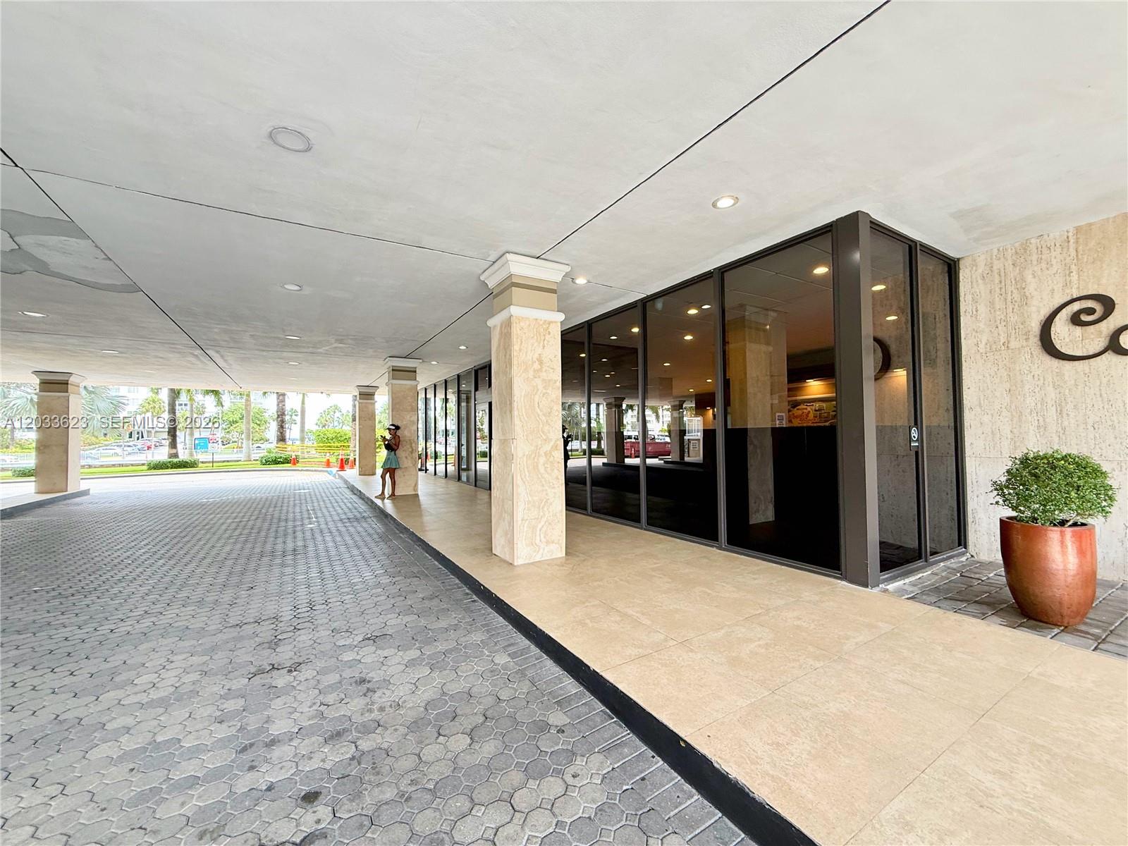 400 Kings Point Drive