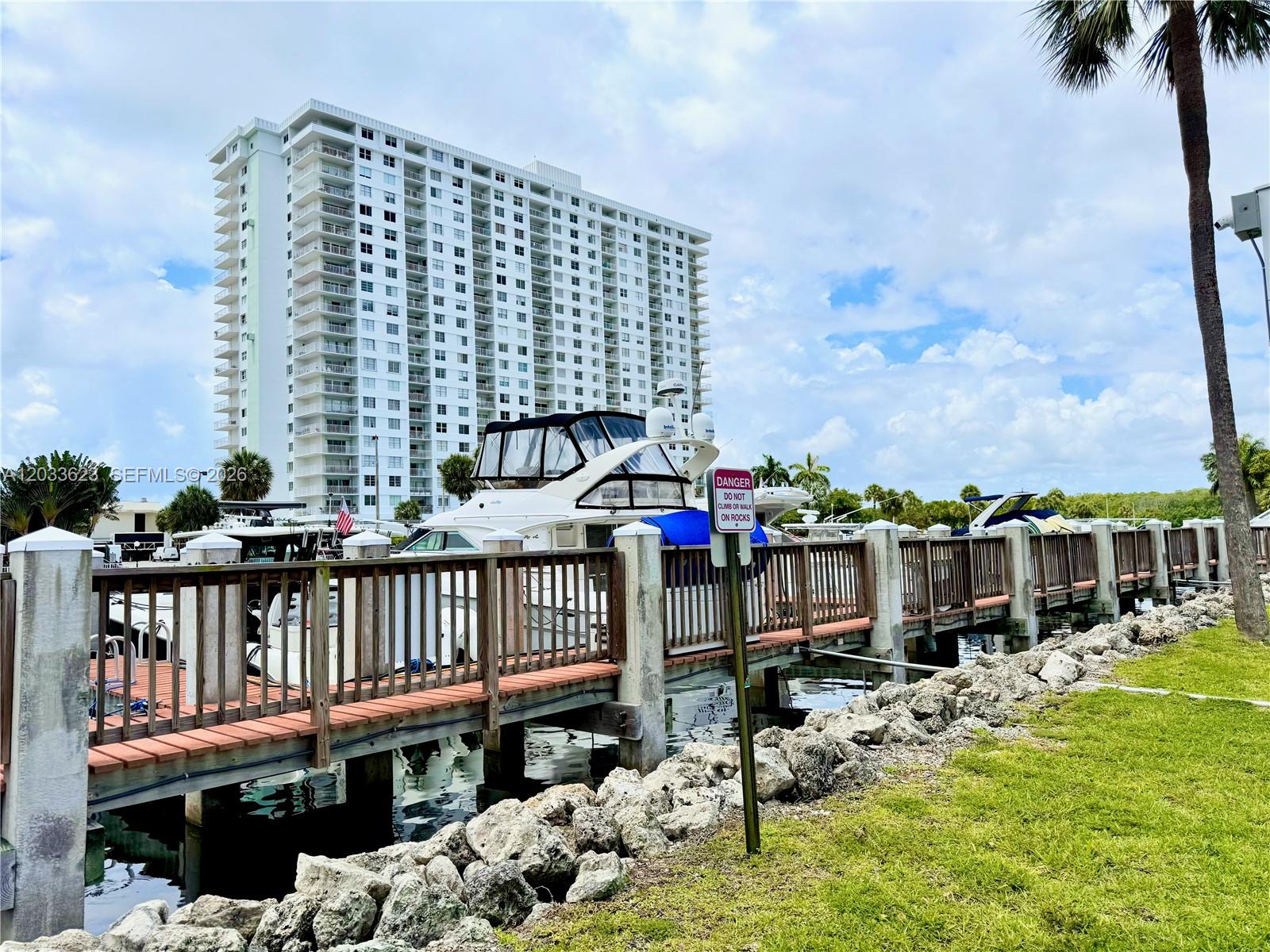 400 Kings Point Drive