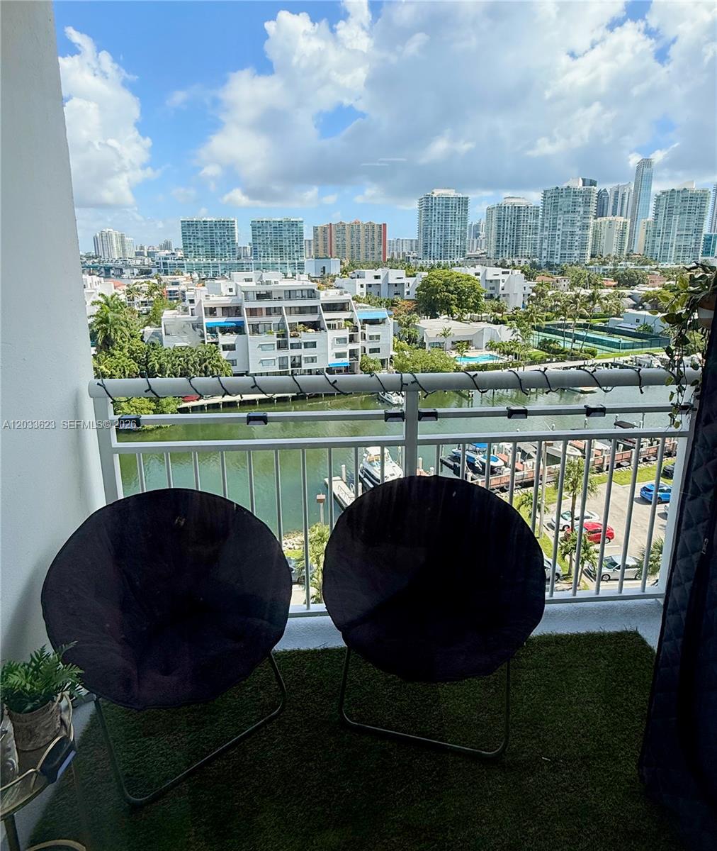400 Kings Point Drive