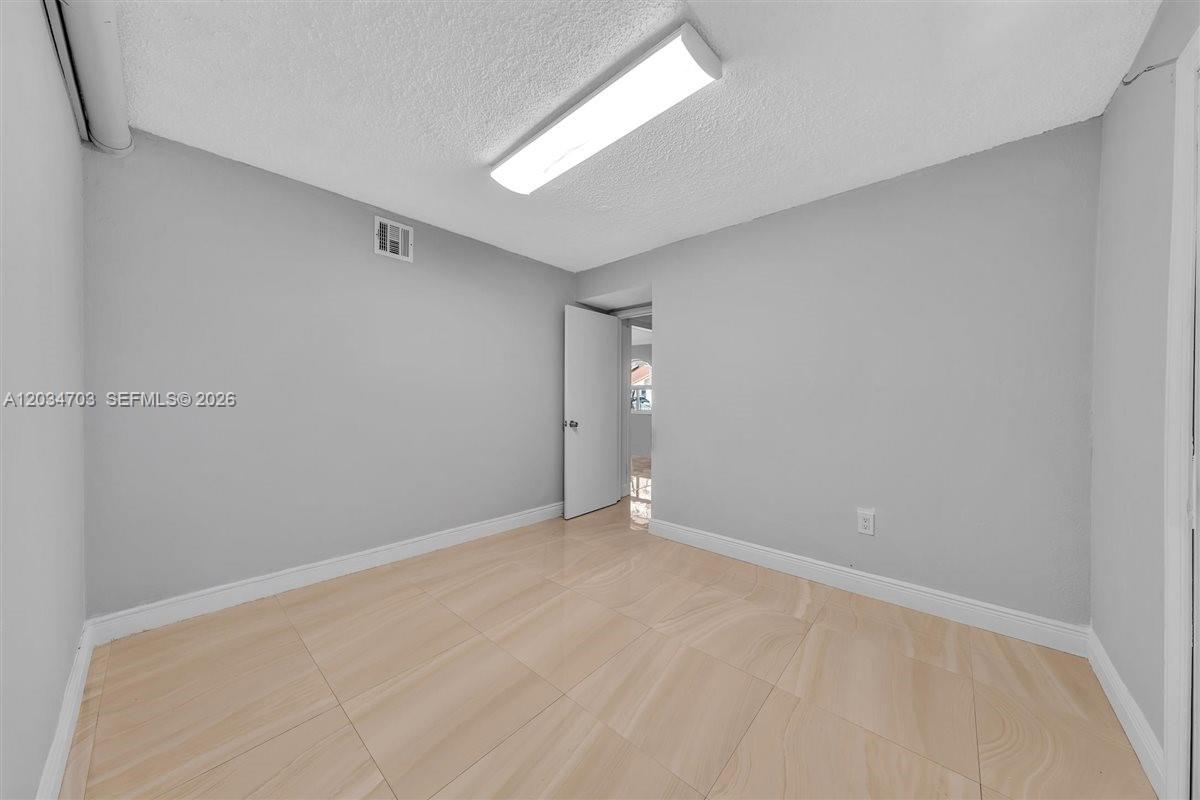 5445 W 27th Lane