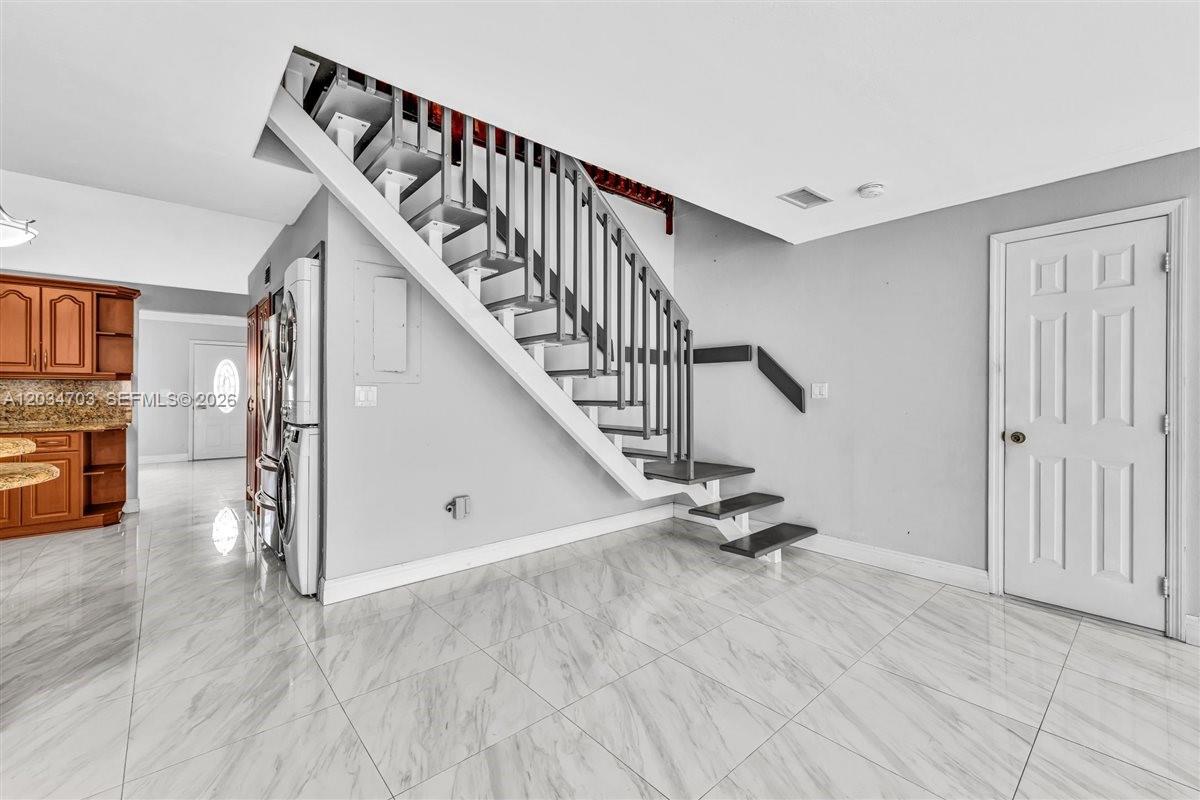 5445 W 27th Lane