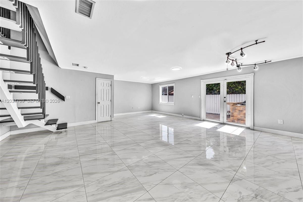 5445 W 27th Lane