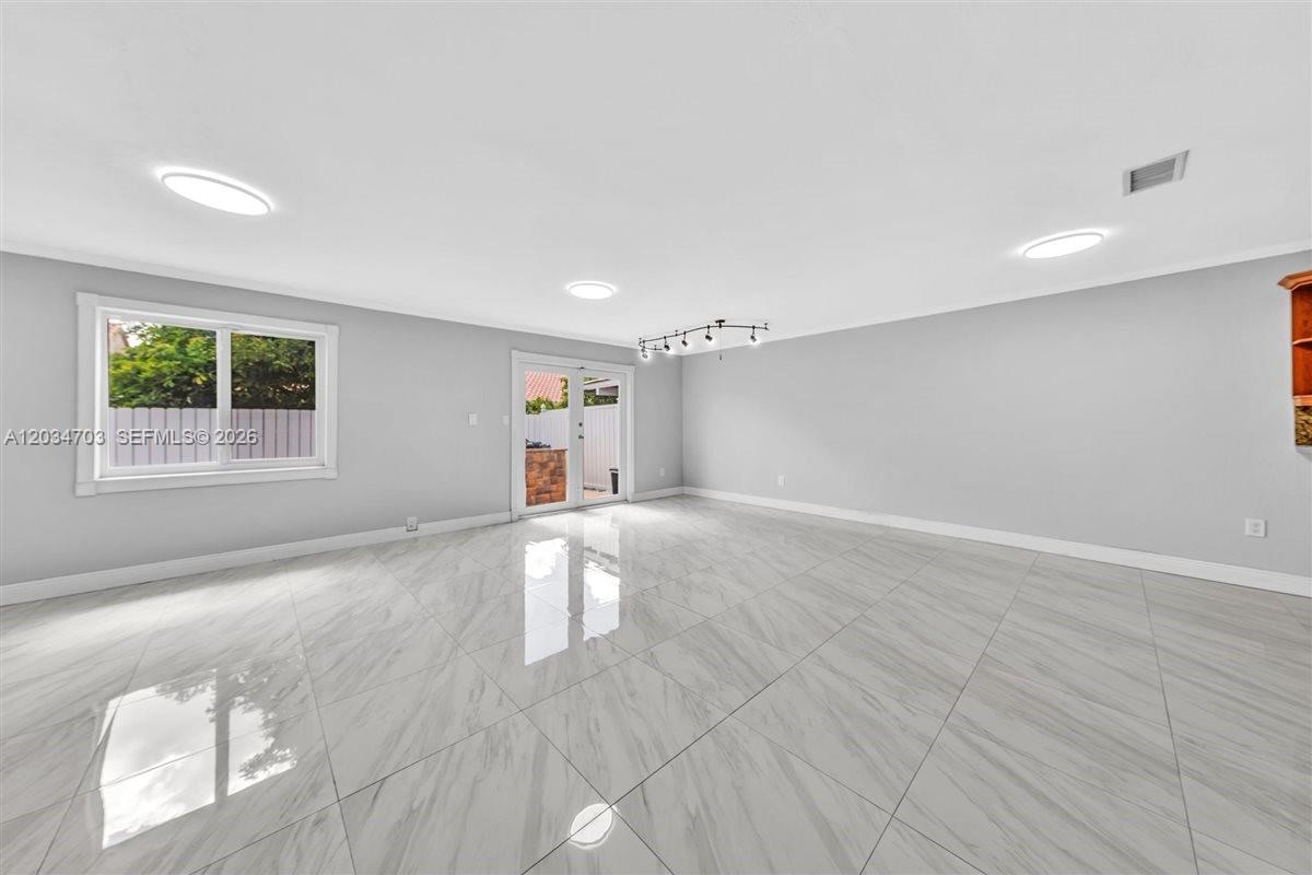 5445 W 27th Lane