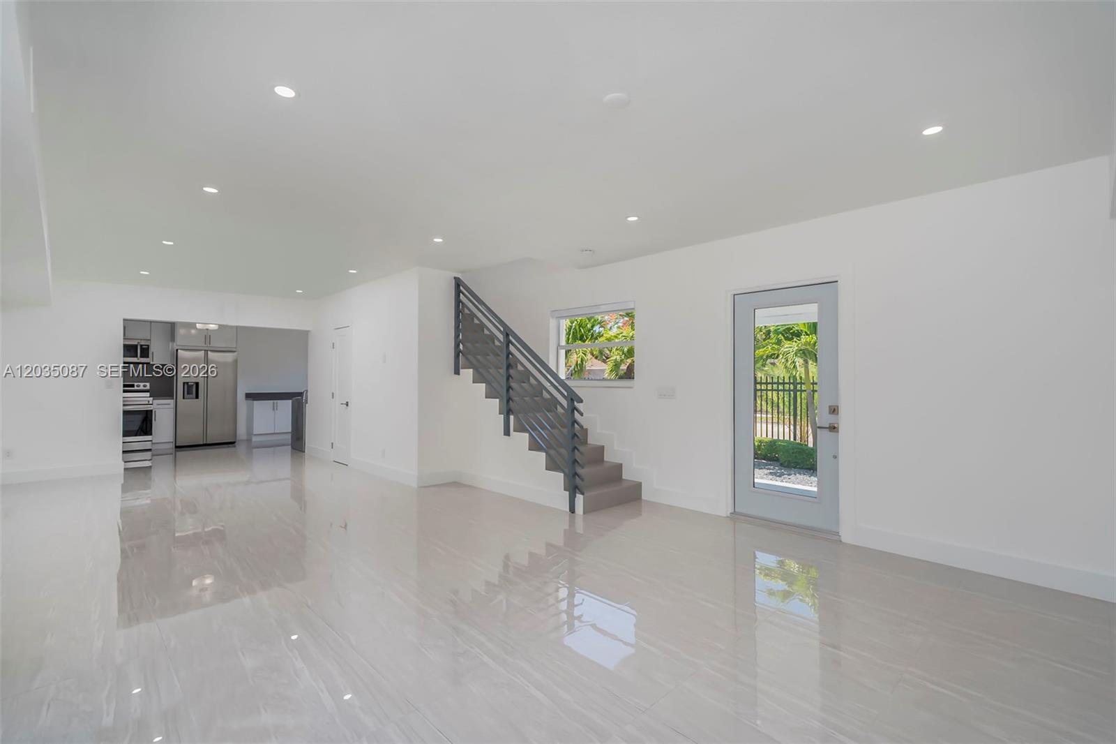590 SW 23rd Avenue