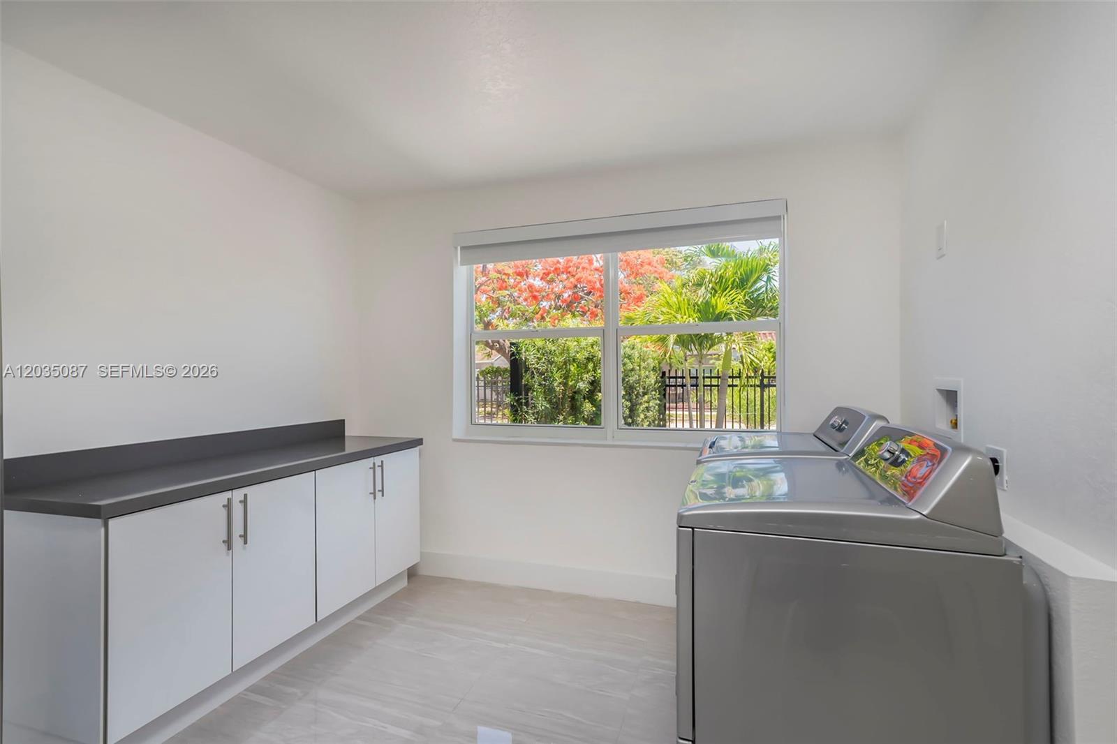 590 SW 23rd Avenue