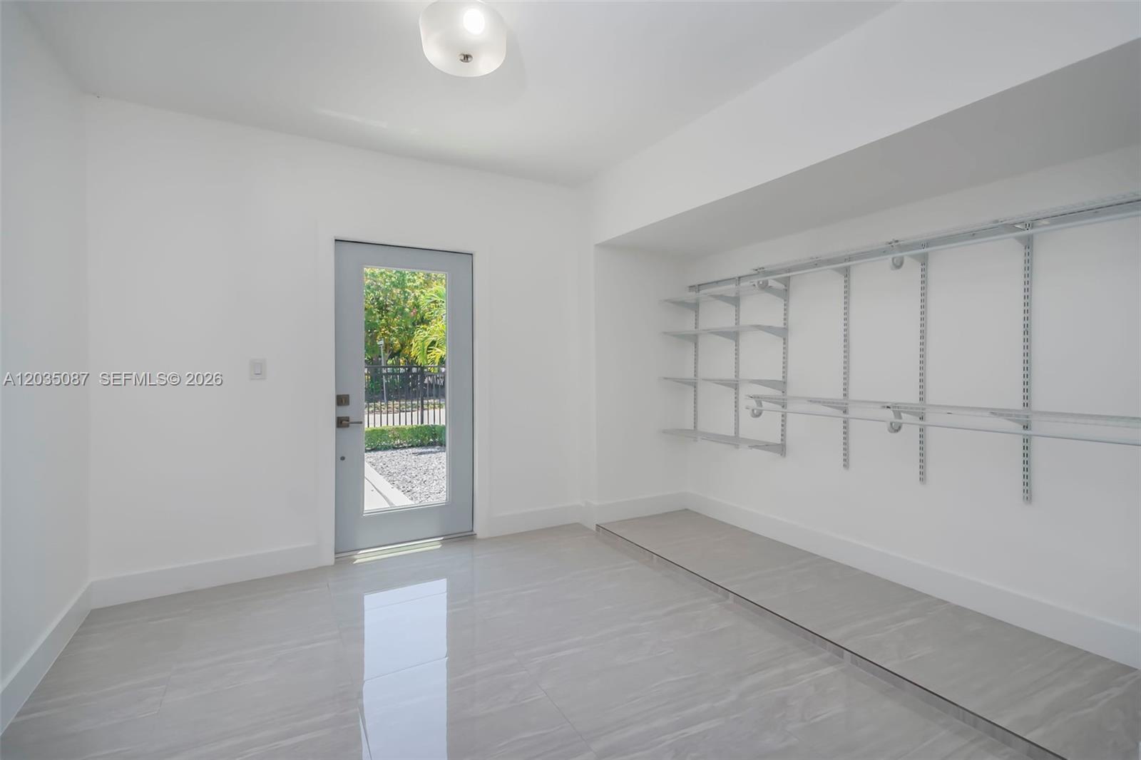 590 SW 23rd Avenue