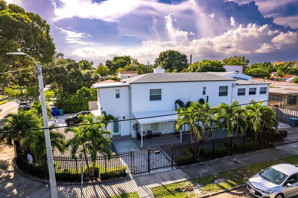 590 SW 23rd Avenue
