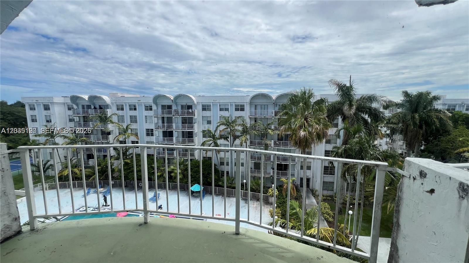 486 NW 165th St Road