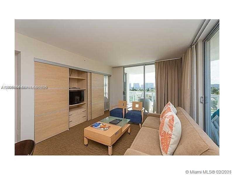 18683 Collins Avenue