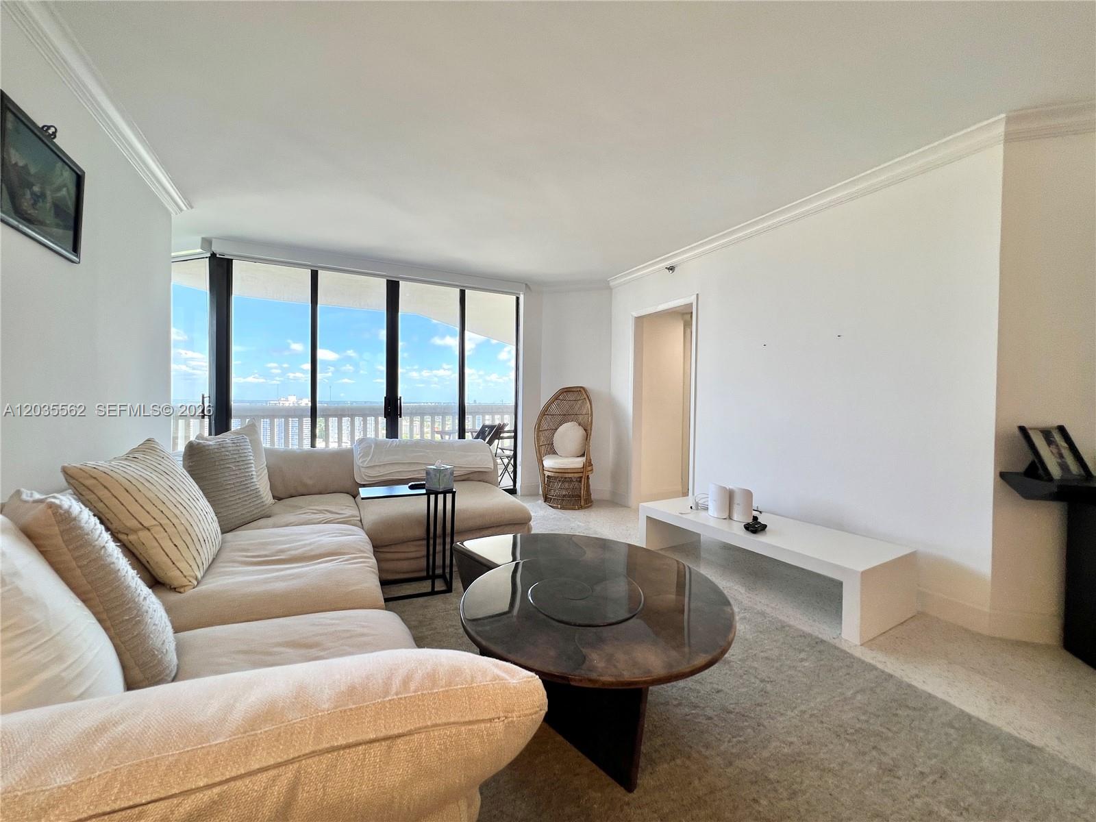1000 W Island Boulevard
