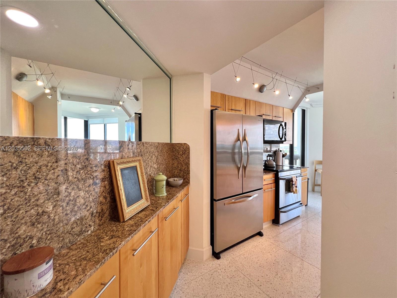 1000 W Island Boulevard