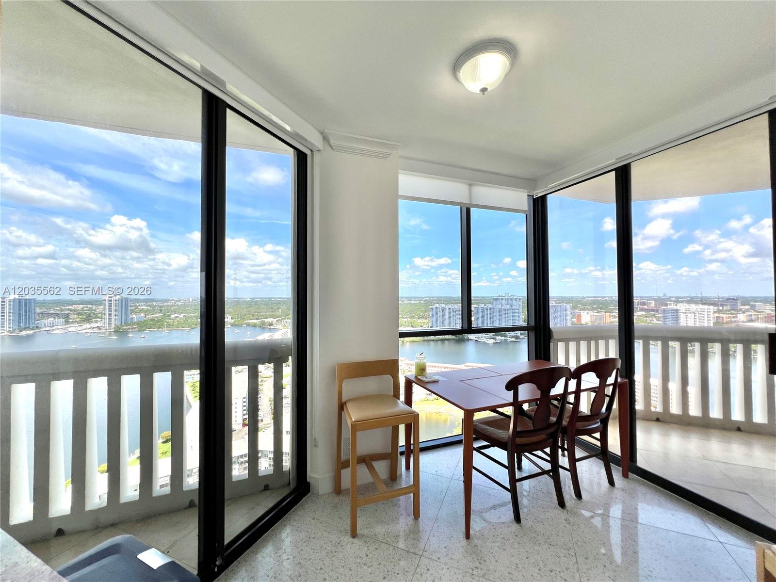 1000 W Island Boulevard