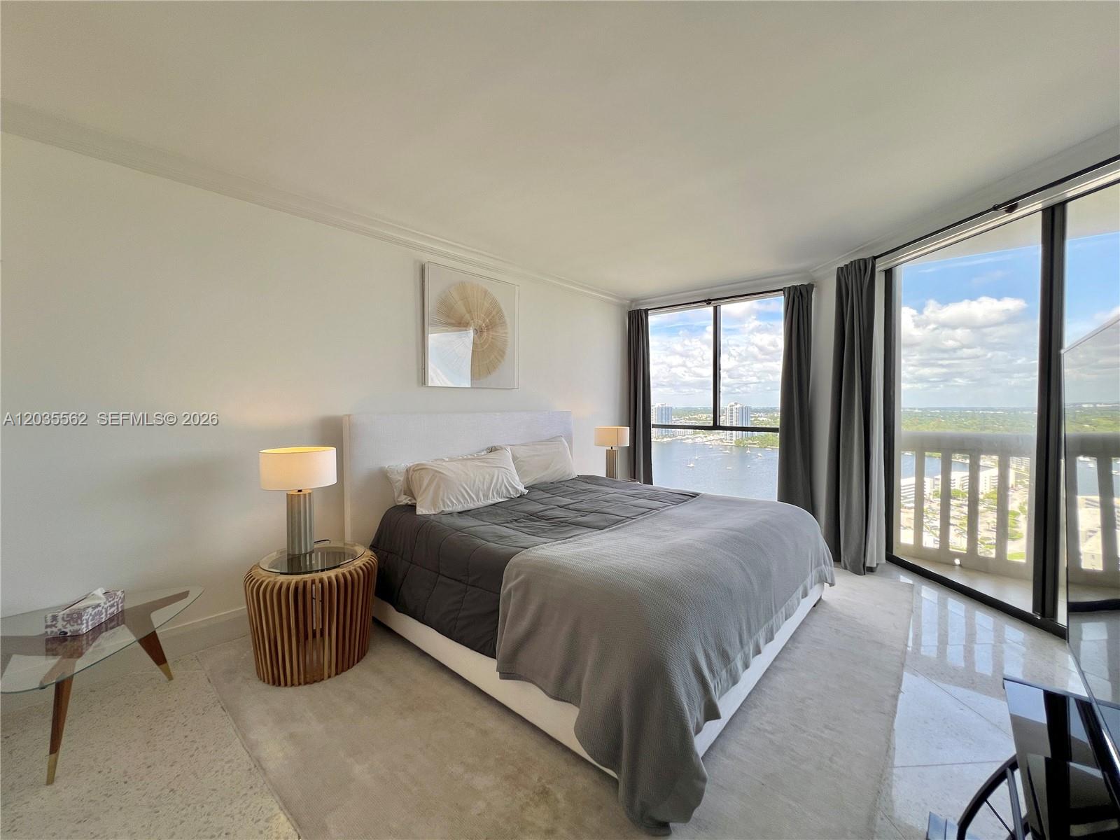 1000 W Island Boulevard