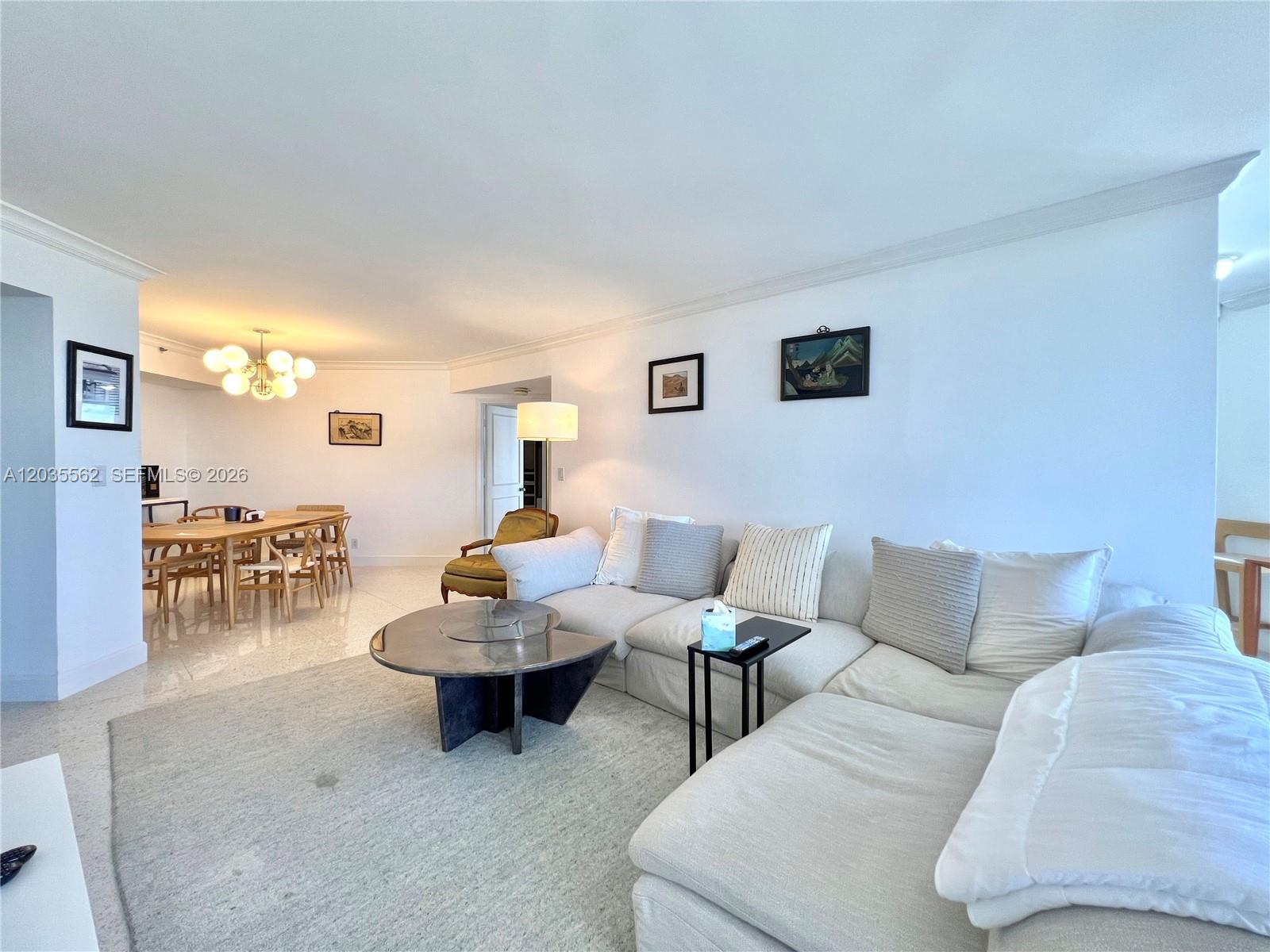 1000 W Island Boulevard
